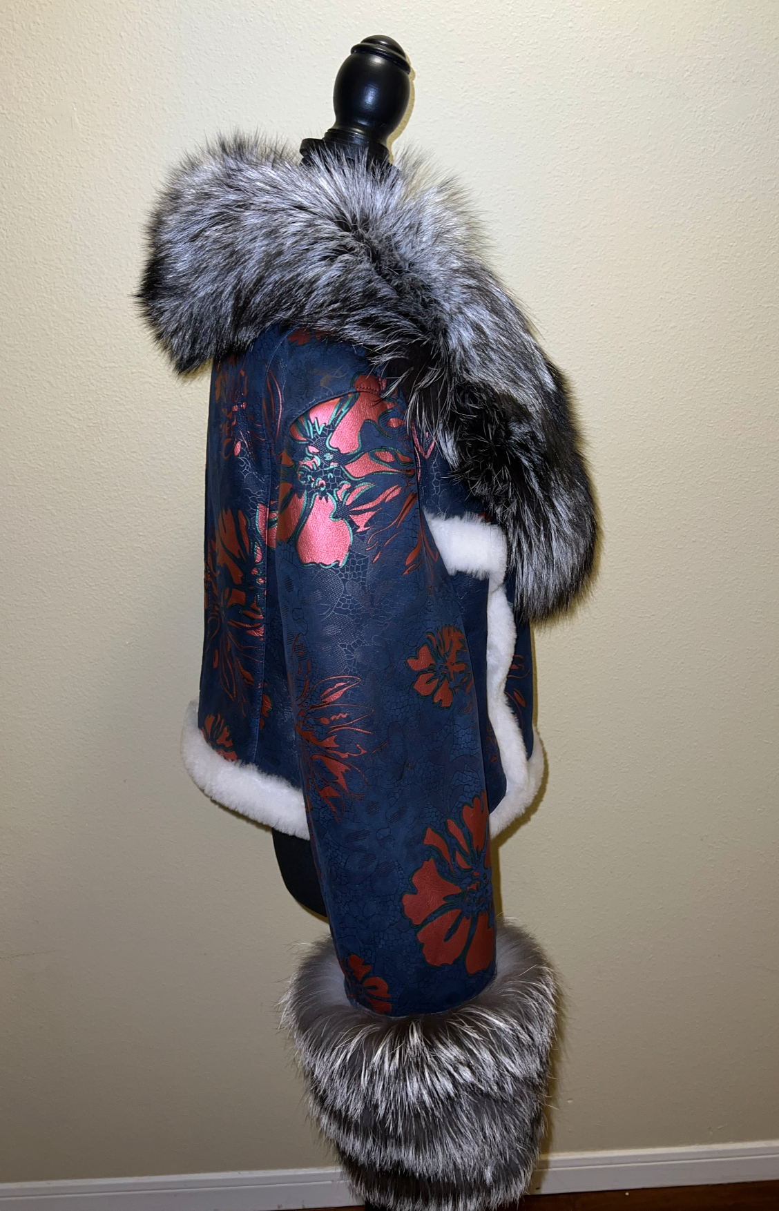 Size XXL: Ivy Shearling w/ silver fox trimming