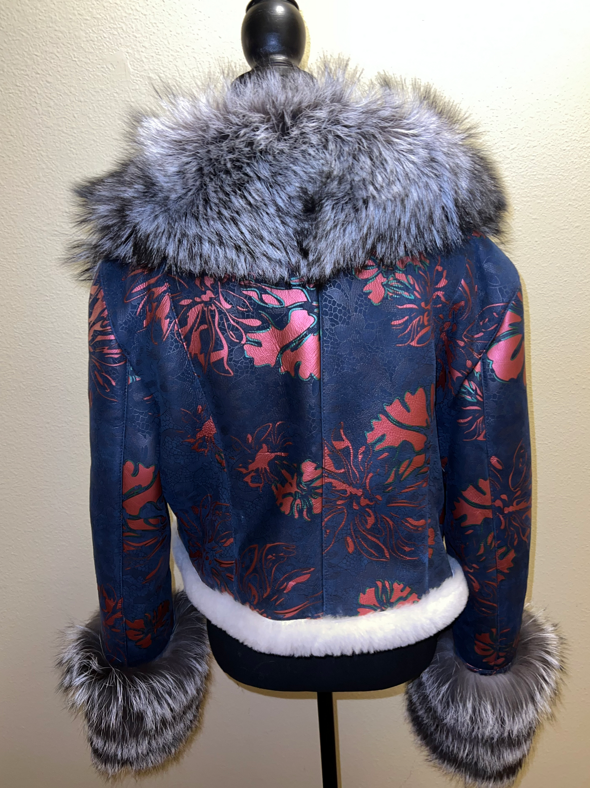 Size XXL: Ivy Shearling w/ silver fox trimming