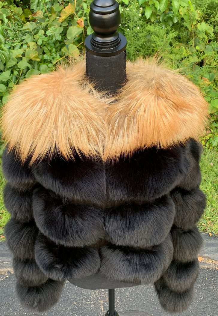 Size M: Azaida w/ gold fox collar