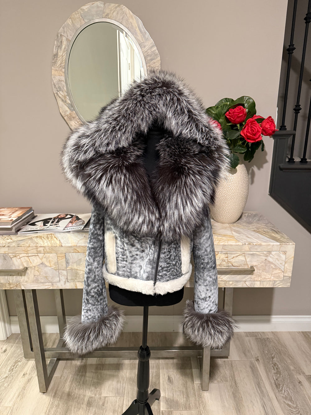 Size XL cropped shearling with detachable hood