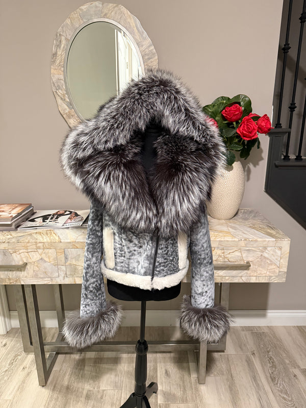 Size XL cropped shearling with detachable hood