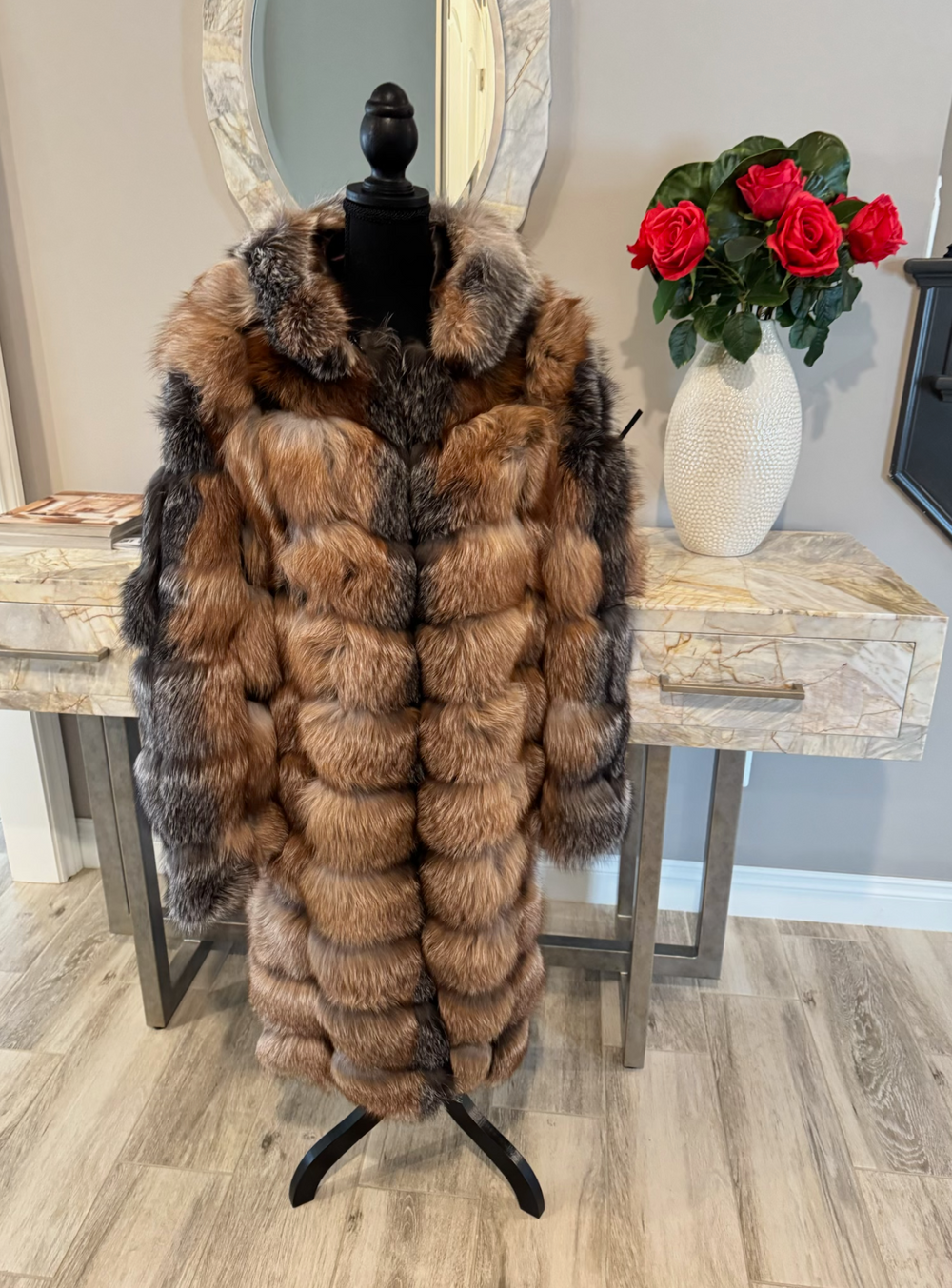 Size XL: Eva fur with detachable sleeves and hood