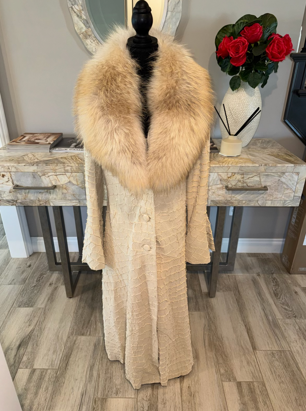 Size M: Snow white coat