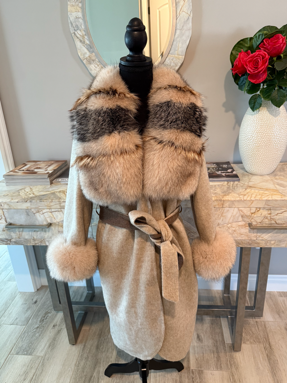 Size M: Best fits size M Alpaca and Fox fur (shorter sleeve)