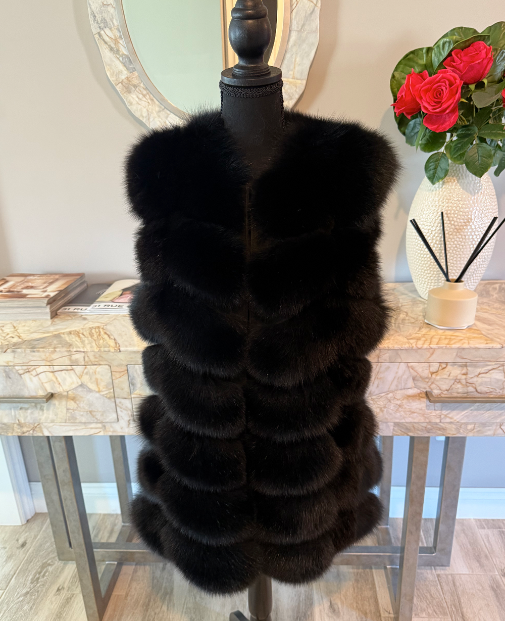 Size S black fox vest (stops at butt)