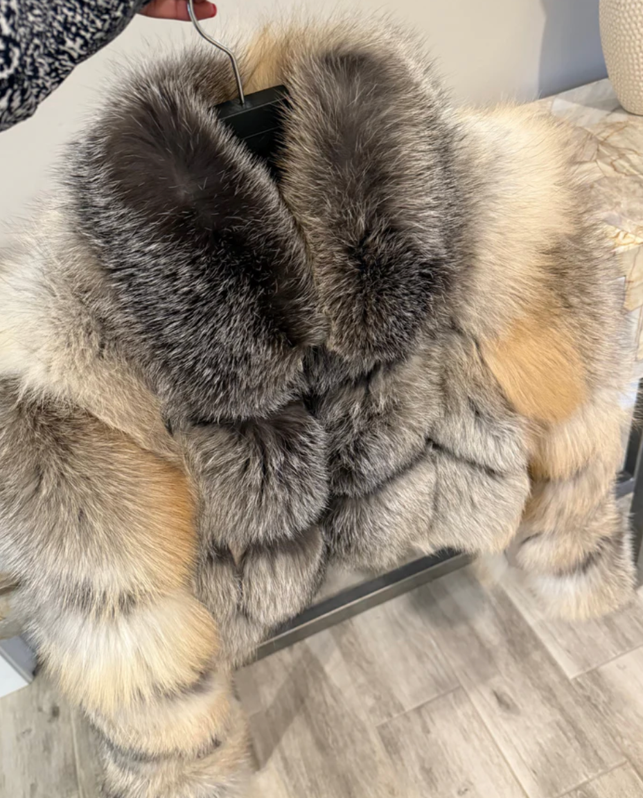 Best fits size XXL: Chloe Golden island