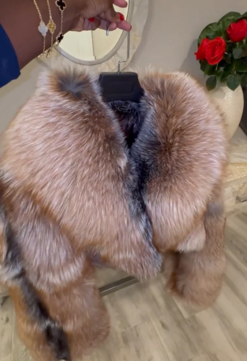 Size XXL: Trinity Fur Otoban