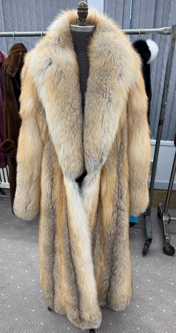 Size 10 (can fit size 12) : Full Length Golden Island Fur