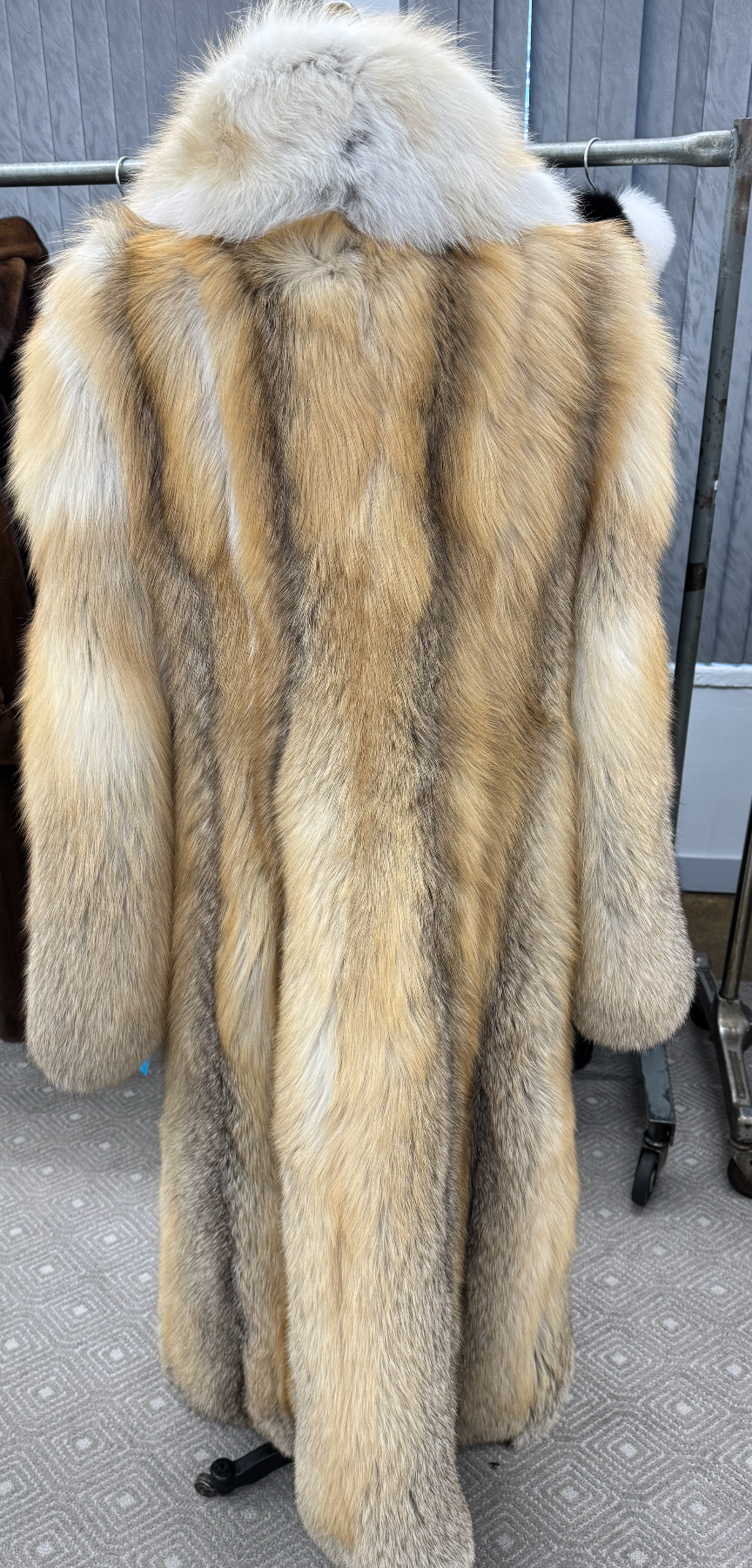 Size 10 (can fit size 12) : Full Length Golden Island Fur