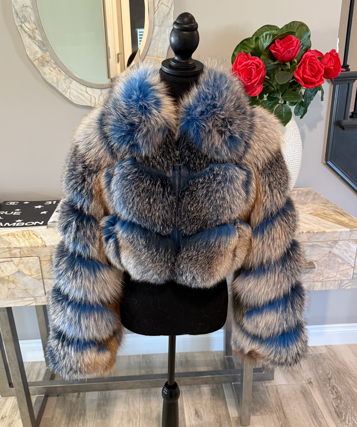 Best fits size L/XL: Chloe in Blue with light tan overtones