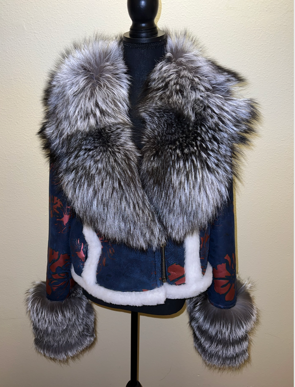 Size XXL: Ivy Shearling w/ silver fox trimming