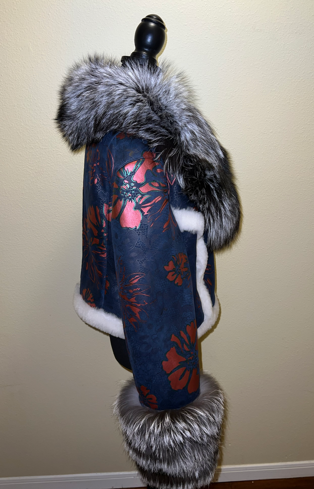 Size XXL: Ivy Shearling w/ silver fox trimming