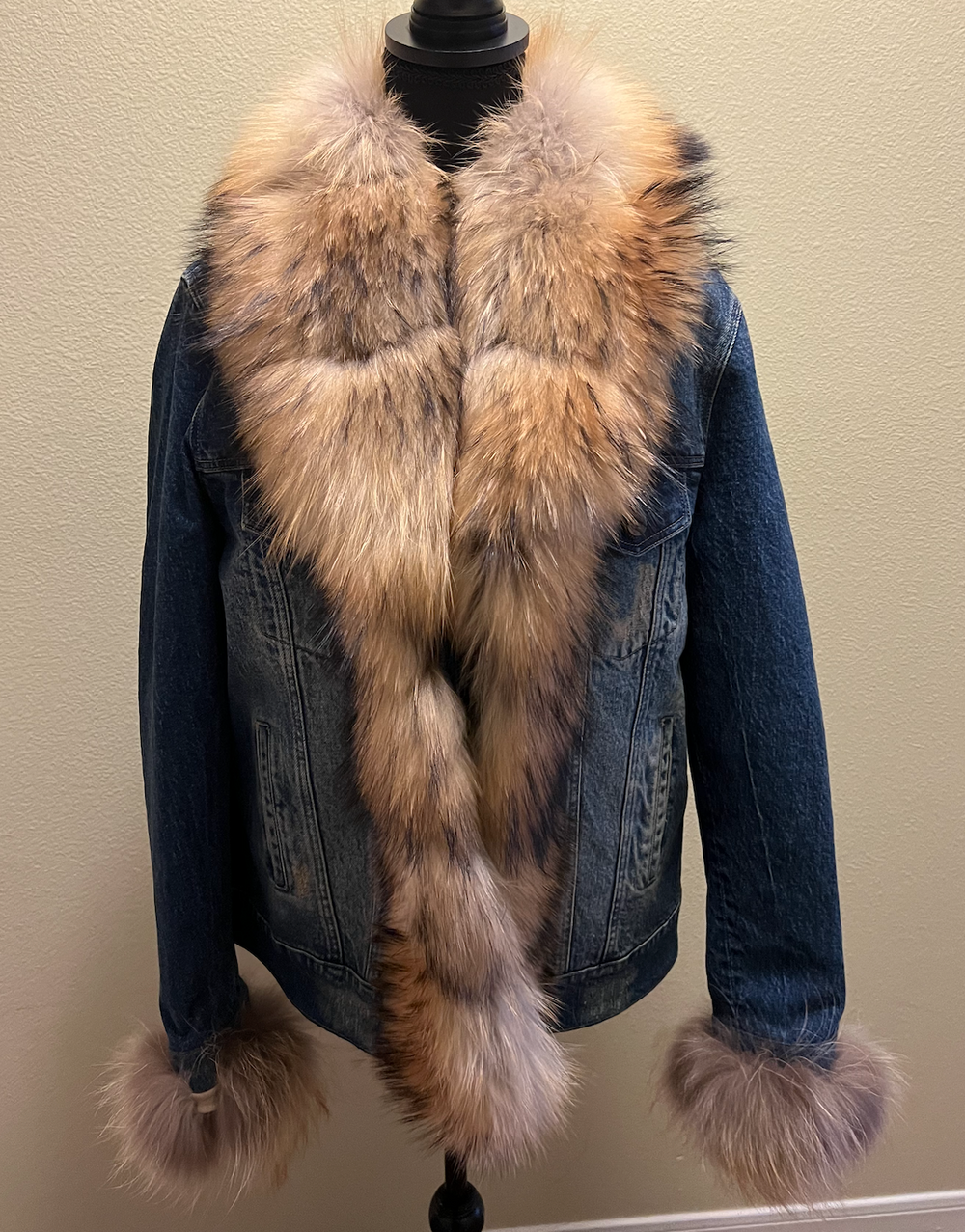 Size XL: Denim with Raccoon Fur