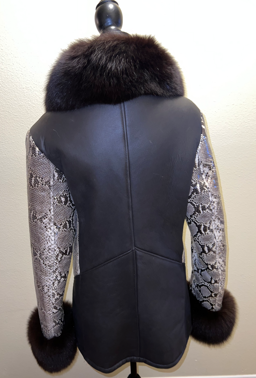 Size M: Shearling with Python