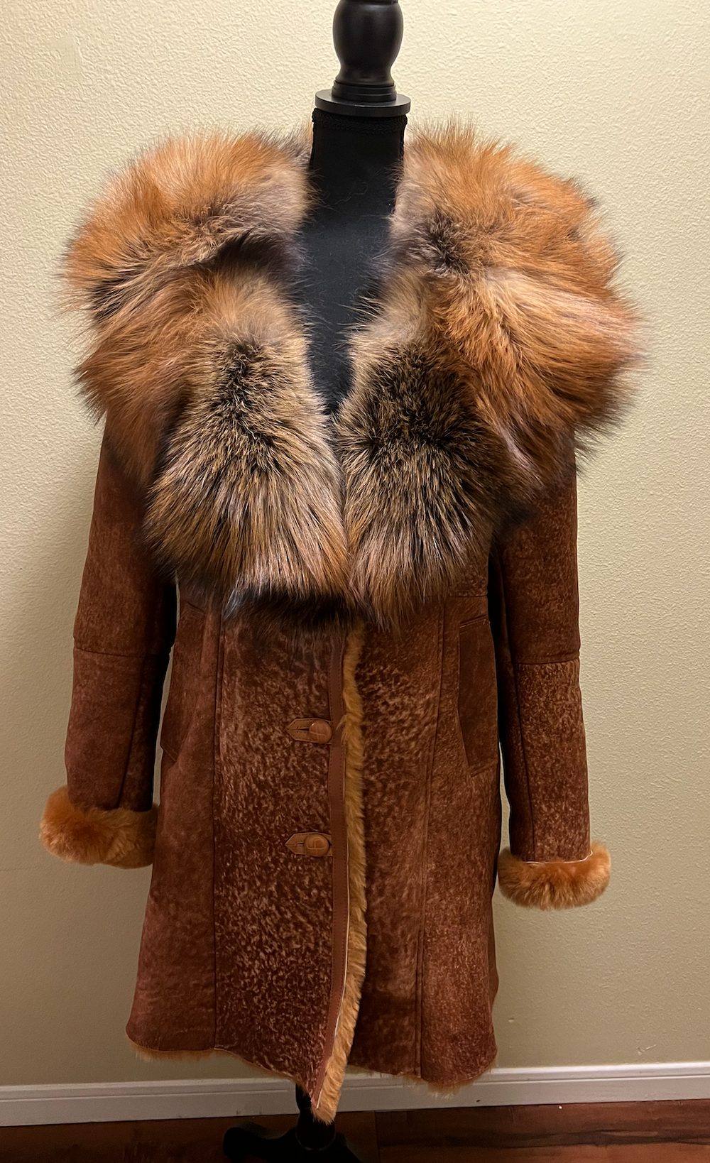 Size L Long Shearing with oversized Gold Fox Collar