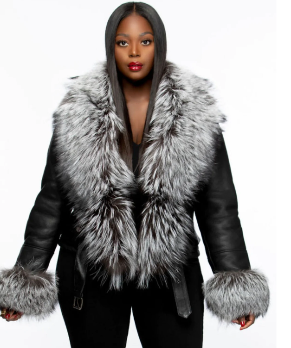 Size XL: Selma w/ Detachable hood