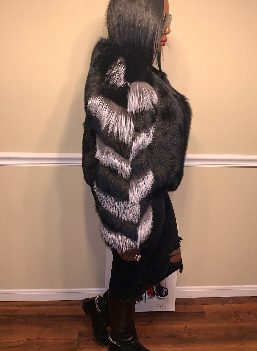 Silver fox tiger stripe sleeve . Size L.