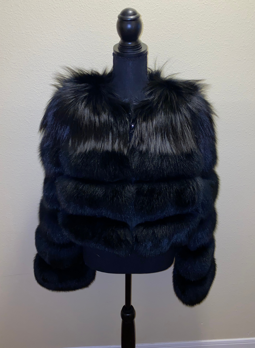 Size L. Cropped Black Jacket with Black Silver Fox Collar