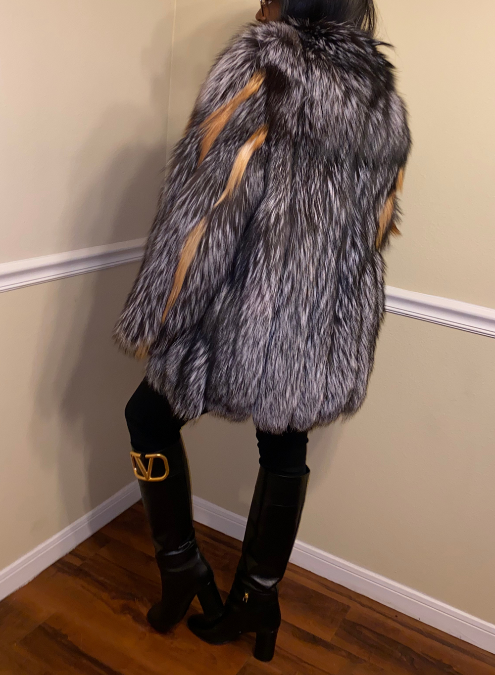 Size M. Silver Fox Coat Detachable Sleeves