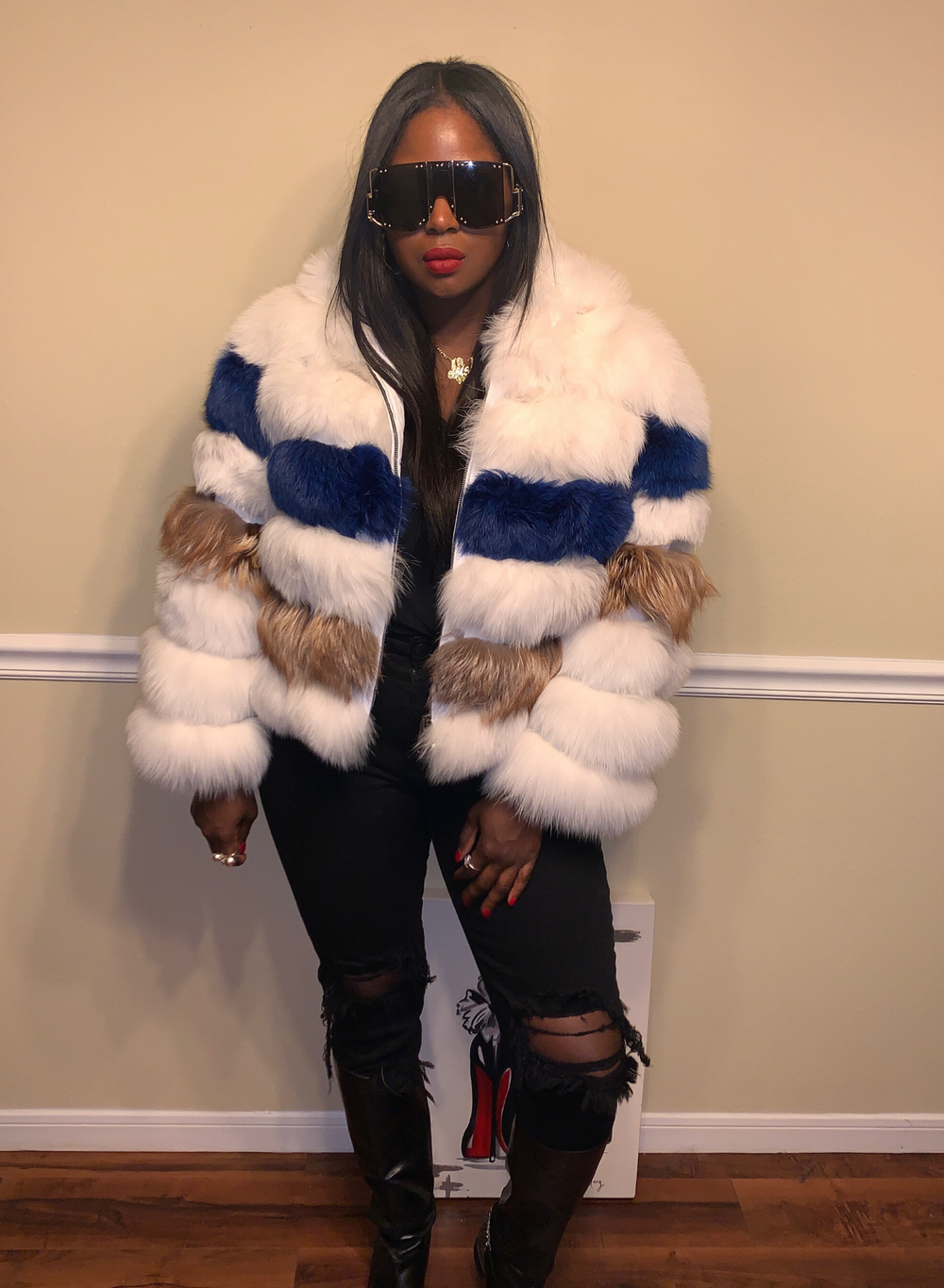 Size M. White fox hooded coat